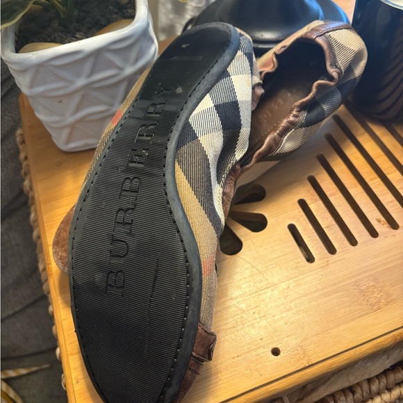 Brown Burberry Leather Flats with Gold Buckle - Picture 4 of 6